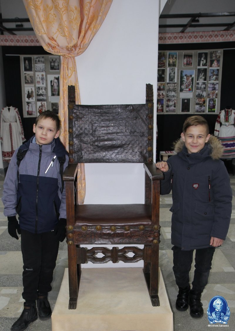 "Кресло эпохи Ренессанса" ("Экспонат для любопытных, или Из тайников музея")
