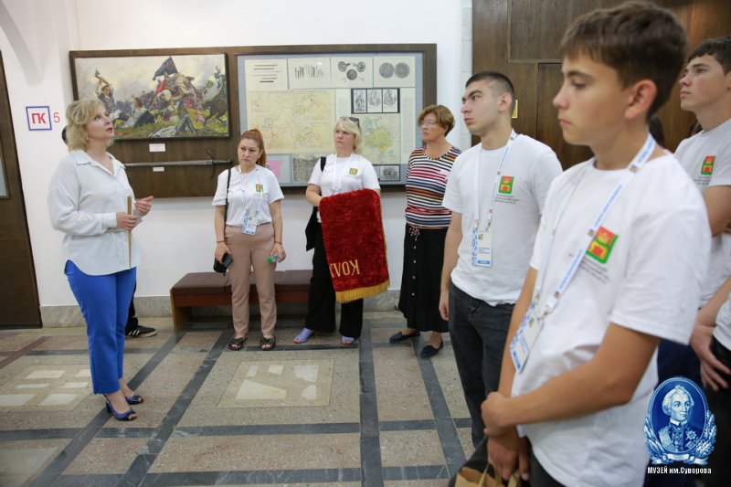 Почётные гости из России.